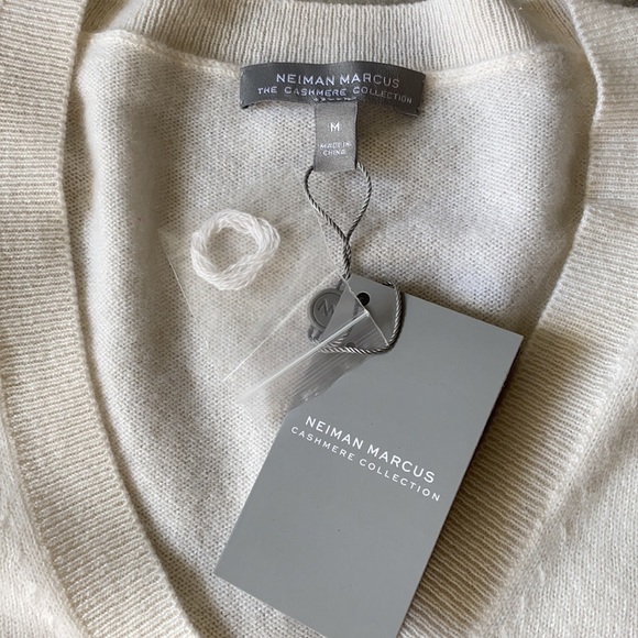 NWT Neiman Marcus Cashmere V-Neck Sweater - Picture 3 of 4
